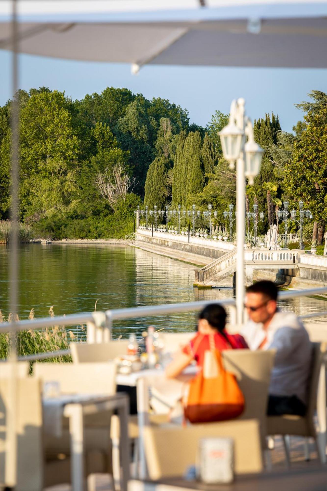 Hotel Aquila D'Oro Desenzano Desenzano del Garda Ngoại thất bức ảnh