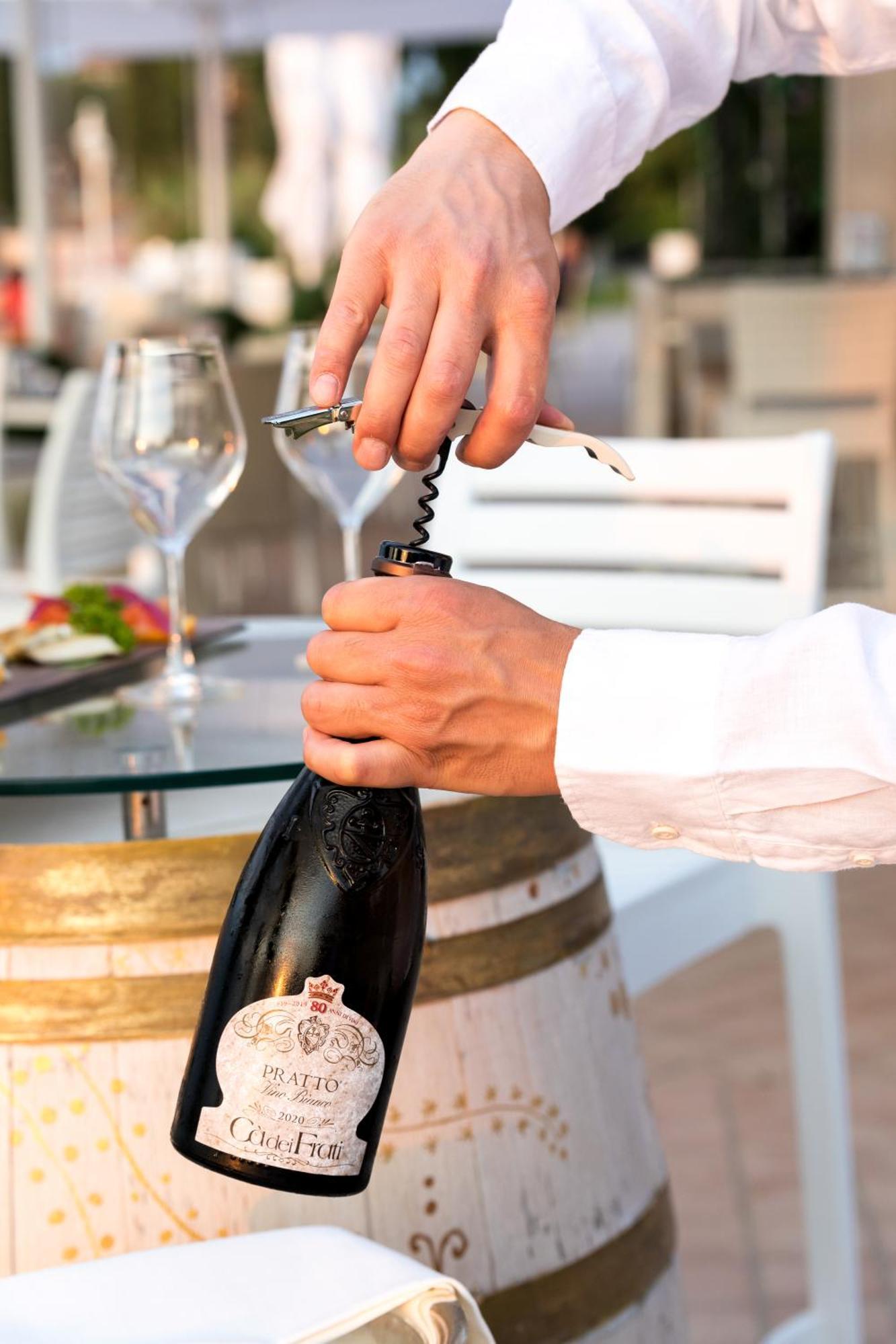 Hotel Aquila D'Oro Desenzano Desenzano del Garda Ngoại thất bức ảnh