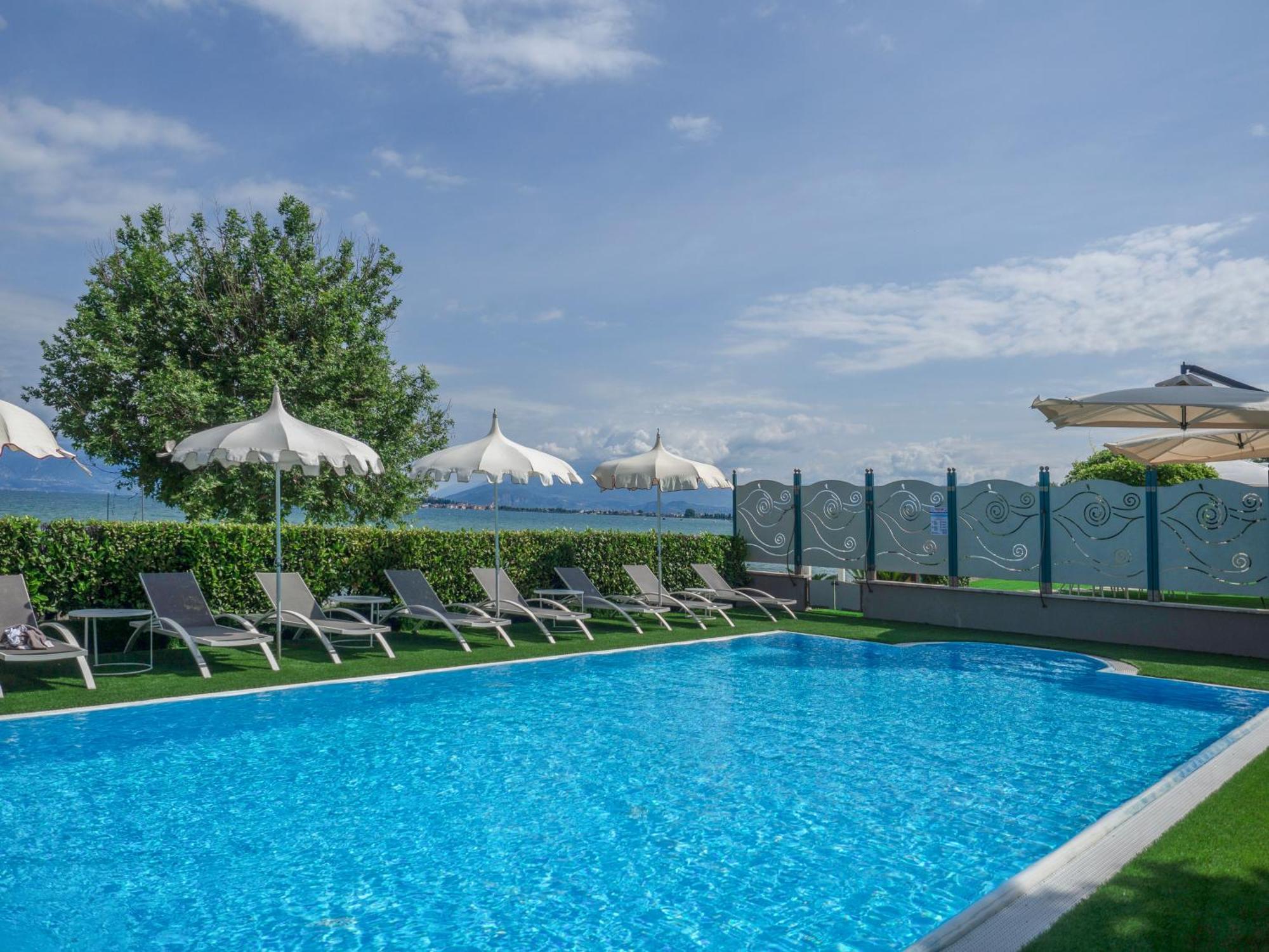 Hotel Aquila D'Oro Desenzano Desenzano del Garda Ngoại thất bức ảnh