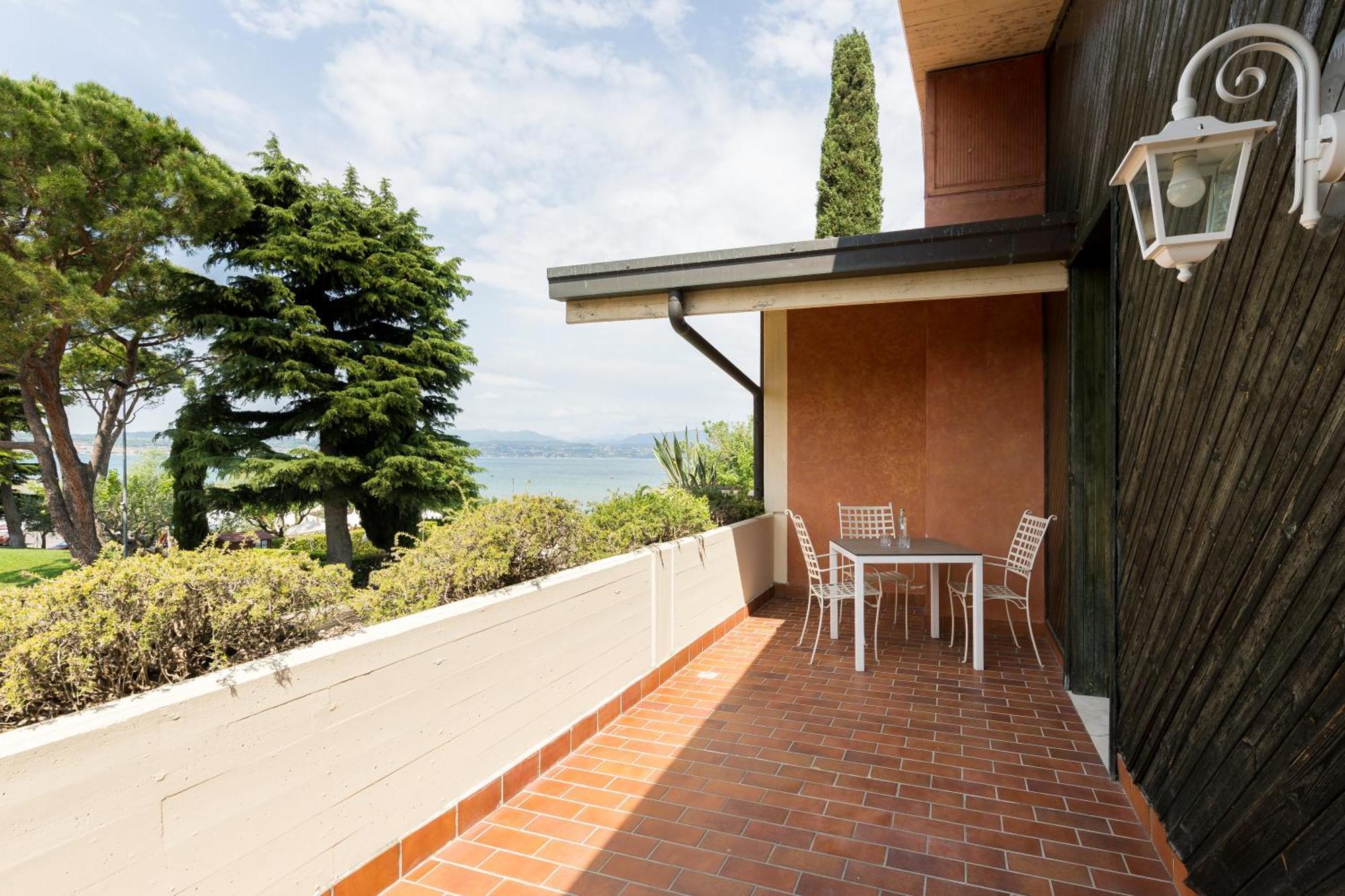 Hotel Aquila D'Oro Desenzano Desenzano del Garda Ngoại thất bức ảnh