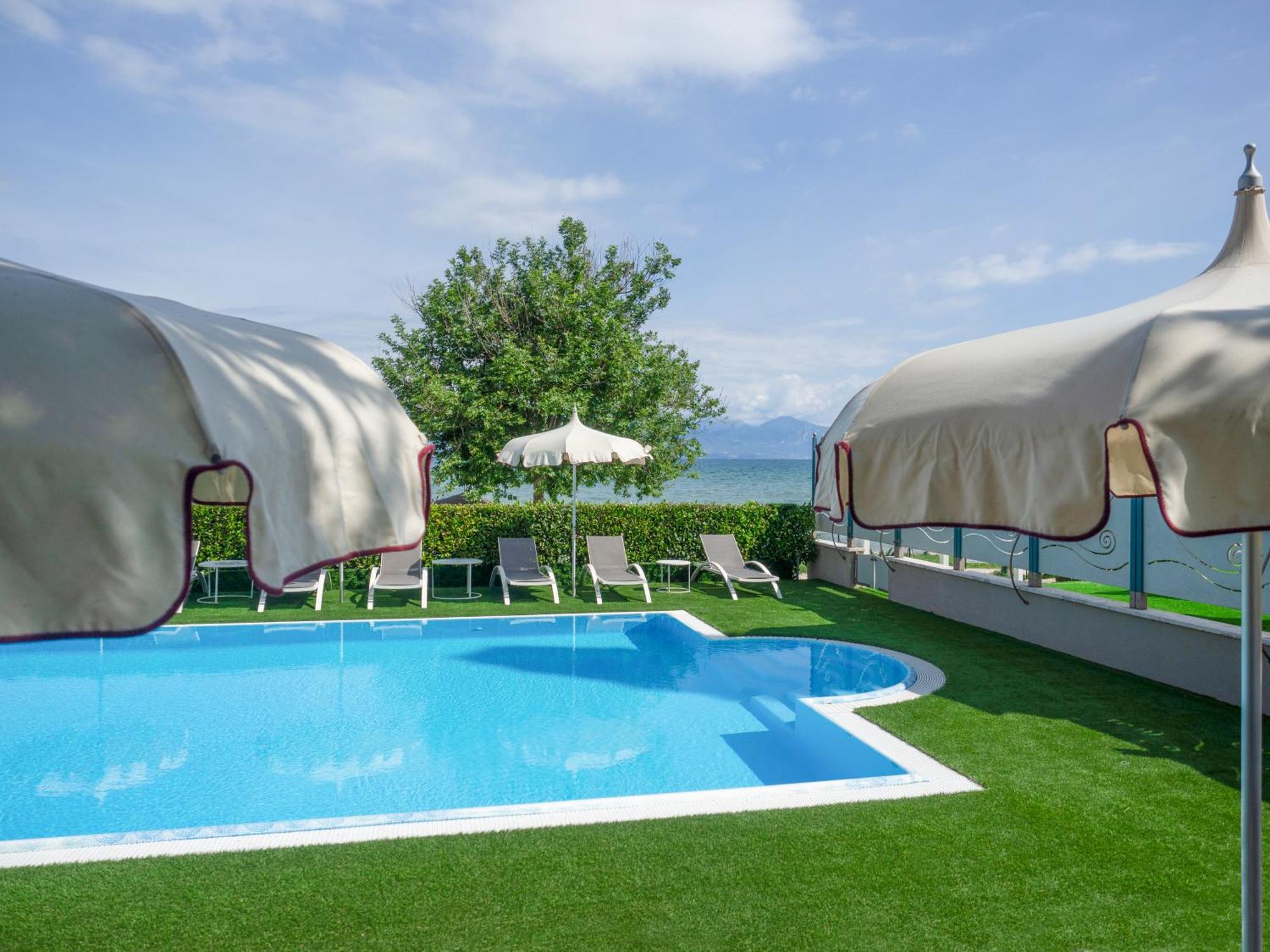 Hotel Aquila D'Oro Desenzano Desenzano del Garda Ngoại thất bức ảnh