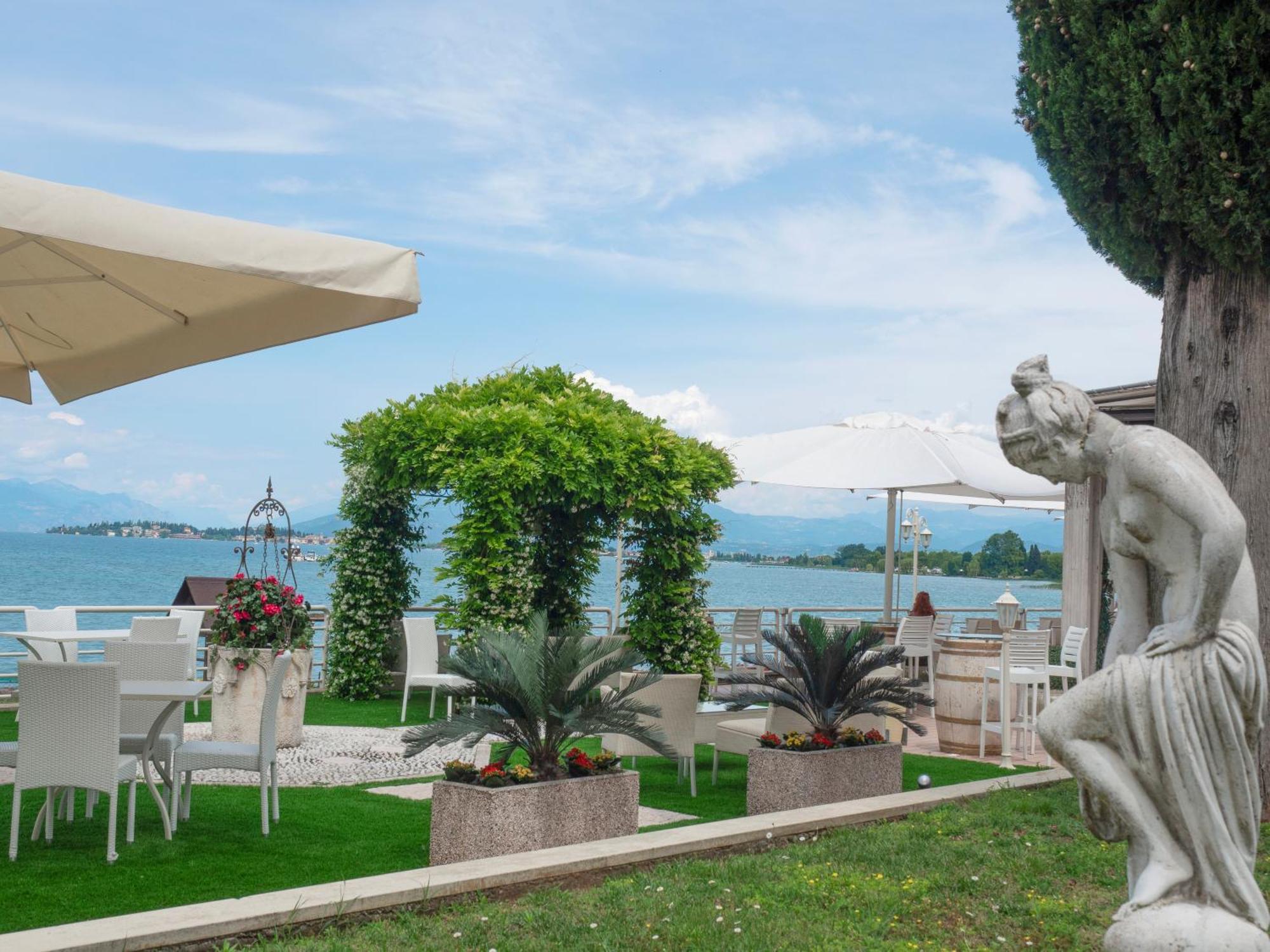 Hotel Aquila D'Oro Desenzano Desenzano del Garda Ngoại thất bức ảnh