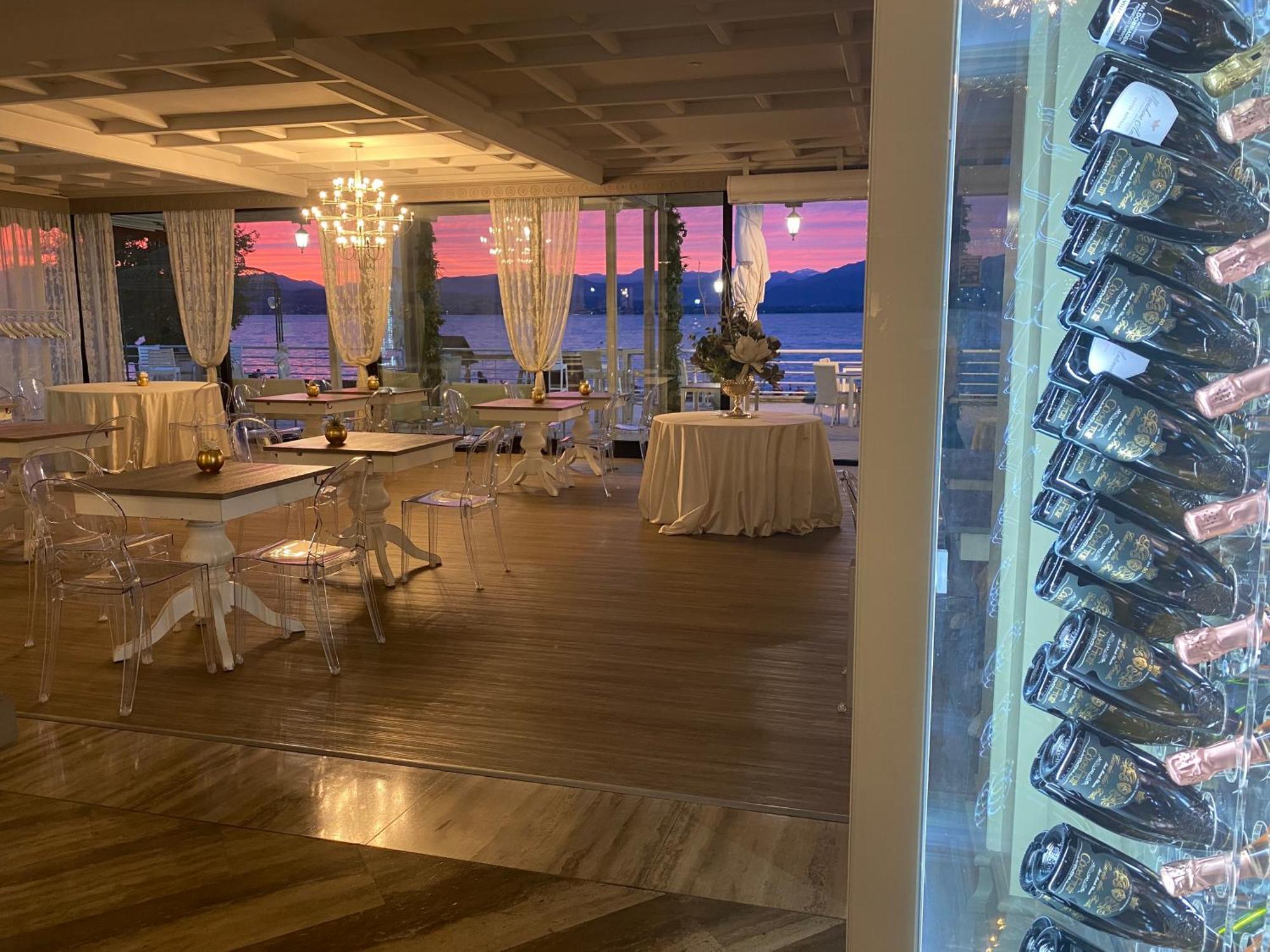 Hotel Aquila D'Oro Desenzano Desenzano del Garda Ngoại thất bức ảnh
