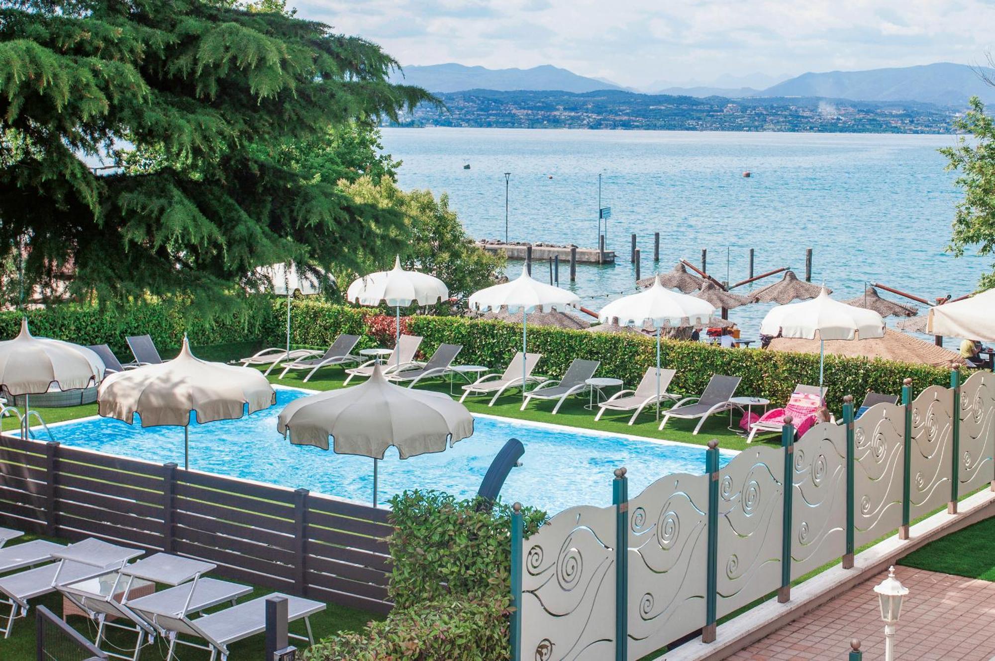 Hotel Aquila D'Oro Desenzano Desenzano del Garda Ngoại thất bức ảnh