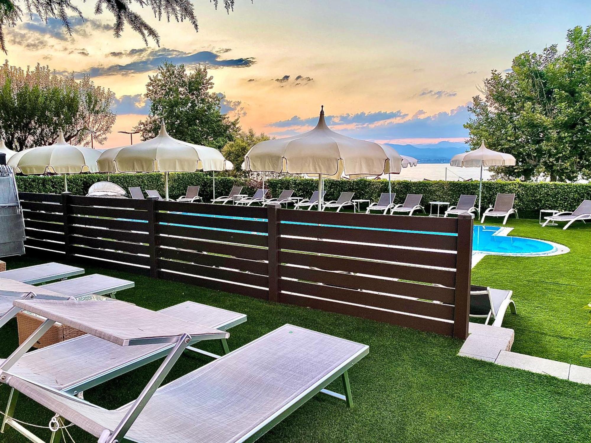 Hotel Aquila D'Oro Desenzano Desenzano del Garda Ngoại thất bức ảnh