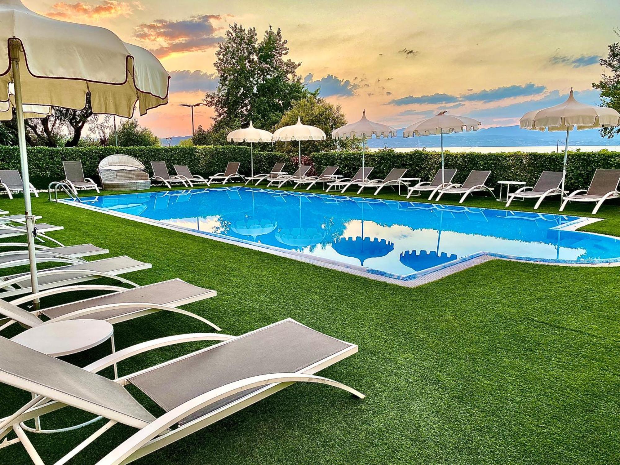 Hotel Aquila D'Oro Desenzano Desenzano del Garda Ngoại thất bức ảnh