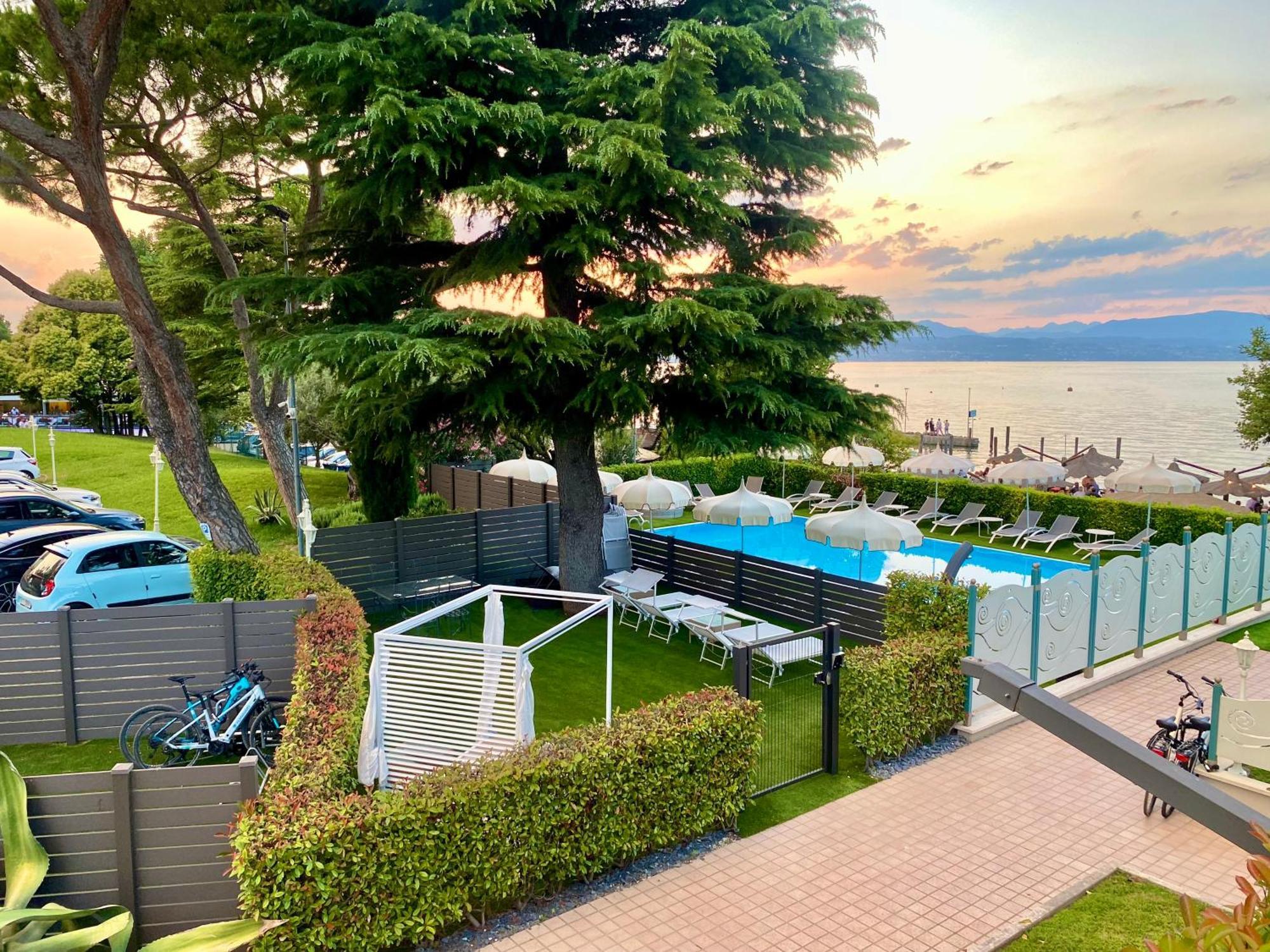 Hotel Aquila D'Oro Desenzano Desenzano del Garda Ngoại thất bức ảnh